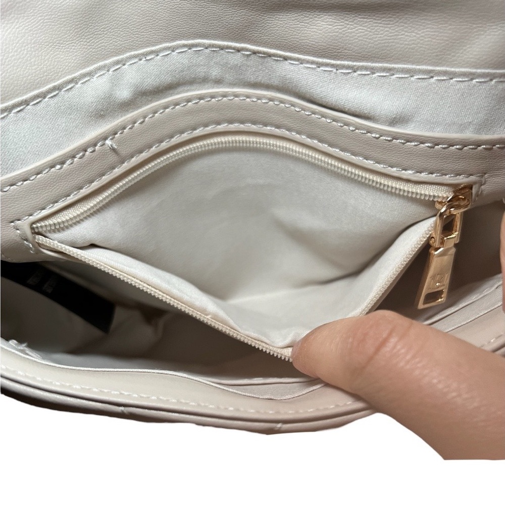 NWT Badgley Mischka Big Diamond Quilted Crossbody Bag - Off White - Picture 9 of 10